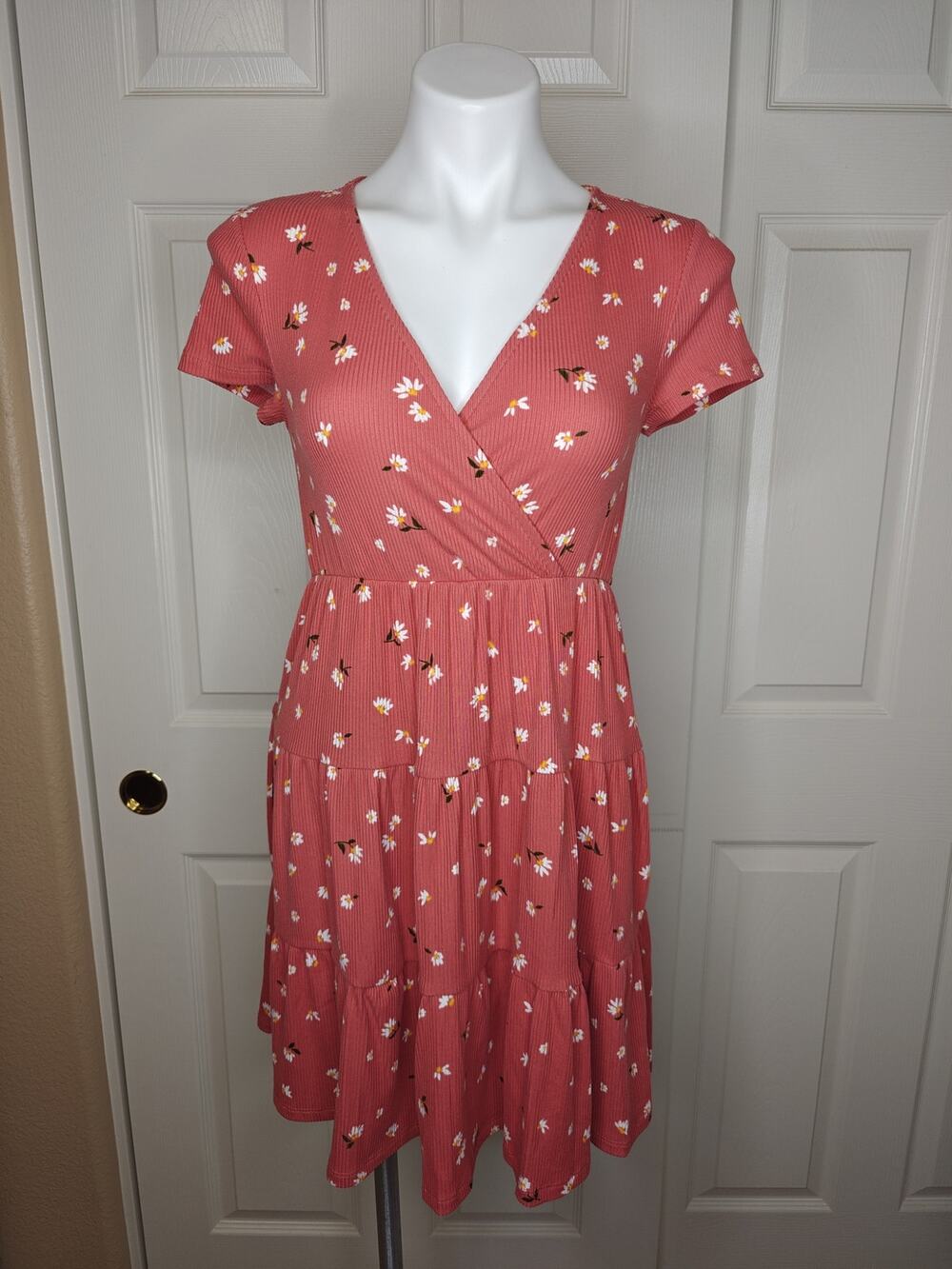 No Boundaries rose pink ditsy floral surplice tiered mini dress sz XS